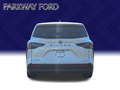 2023 Toyota Sienna XLE 8 Passenger