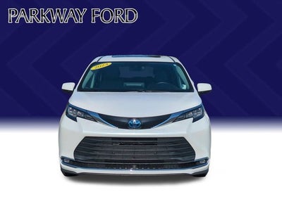 2023 Toyota Sienna XLE 8 Passenger