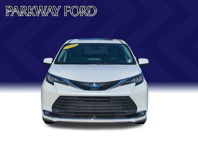 2023 Toyota Sienna XLE 8 Passenger