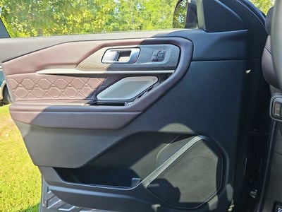 2025 Ford Explorer Platinum