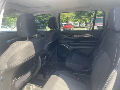 2022 Jeep Grand Cherokee L Laredo