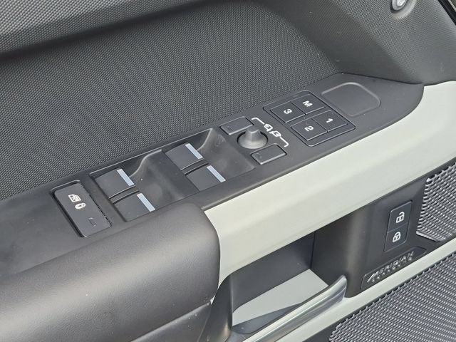 2024 Land Rover Defender 110 SE