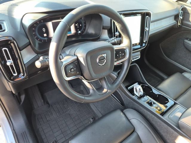 2024 Volvo XC40 B5 Plus Bright Theme