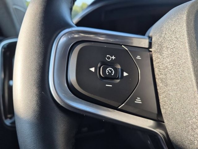 2024 Volvo XC40 B5 Plus Bright Theme