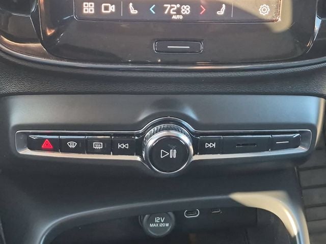 2024 Volvo XC40 B5 Plus Bright Theme