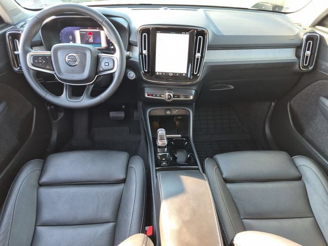 2024 Volvo XC40 B5 Plus Bright Theme