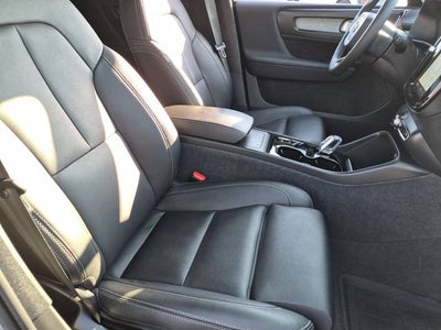 2024 Volvo XC40 B5 Plus Bright Theme