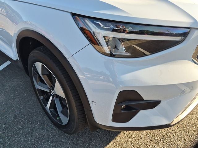 2024 Volvo XC40 B5 Plus Bright Theme